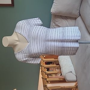 Apt. 9 Vneck Tshirt  Medium